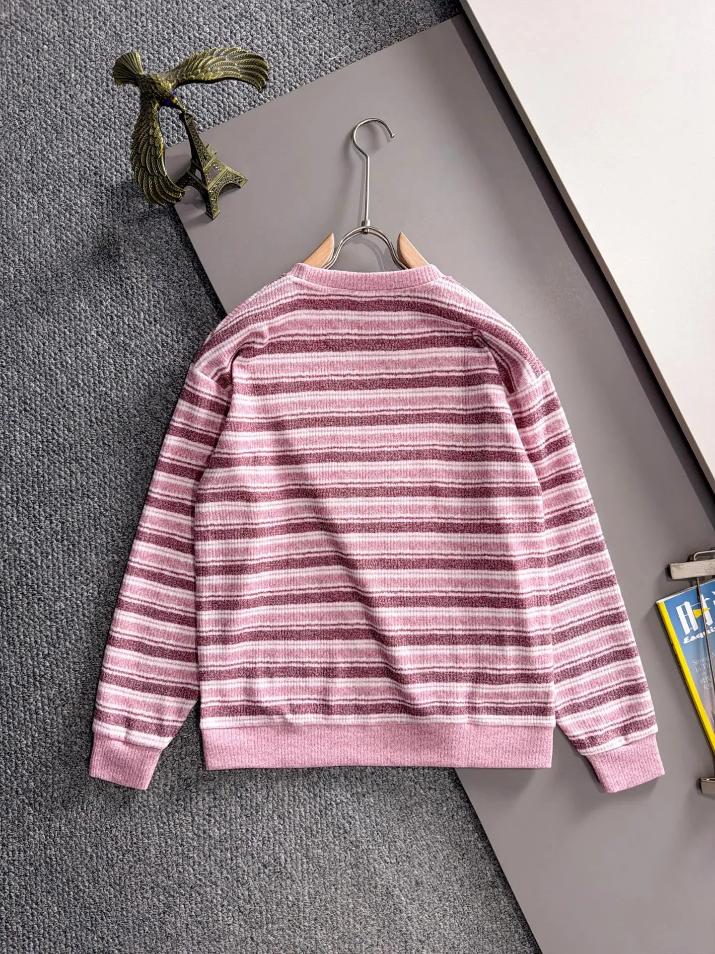 Mengkou Shitou Island co-branded 2026 long-sleeved sweatshirts for men and women Same Style. Many stars have the same style, the top original version. Feel free to compare🆚The fabric is custom-made and dyed, lightly sprayed and distressed. The fabric, material and details are consistent with the original version. Special cotton and linen fabrics are used. The cost of the fabric is extremely expensive. It is twice as expensive as pure cotton materials. No expense is spared just to do better. Three standards are complete. The comparison between non-market products and my fabrics is very different. Only the top version is made! Size: M-3XL